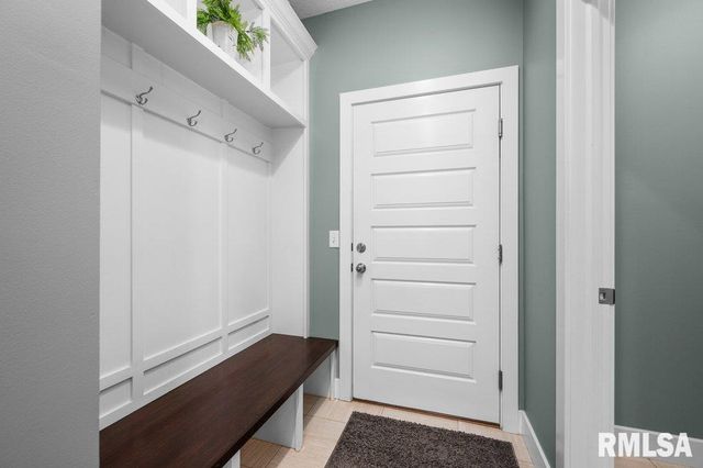 6691 SPRING CREEK Drive, Bettendorf, IA 52722