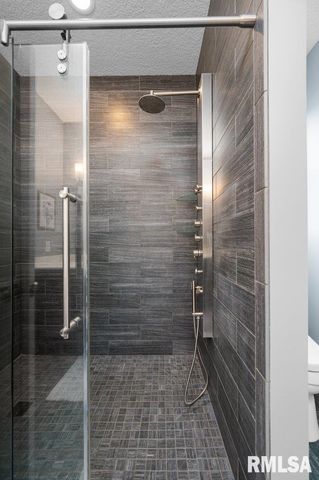 6691 SPRING CREEK Drive, Bettendorf, IA 52722