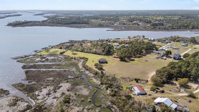 301 Intracoastal Court, Sneads Ferry, NC 28460