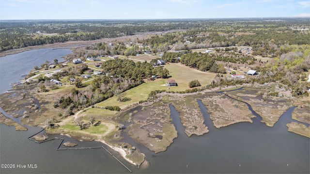 301 Intracoastal Court, Sneads Ferry, NC 28460