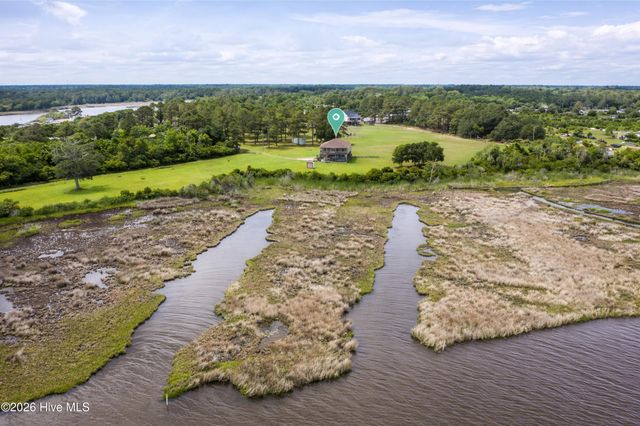 301 Intracoastal Court, Sneads Ferry, NC 28460