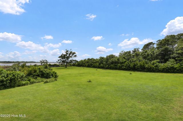 301 Intracoastal Court, Sneads Ferry, NC 28460