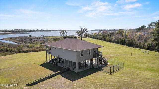 301 Intracoastal Court, Sneads Ferry, NC 28460