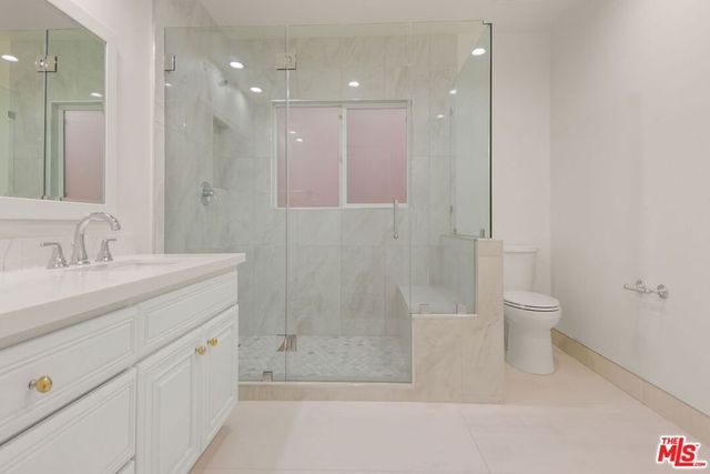 500 Warner Avenue, Los Angeles, CA 90024