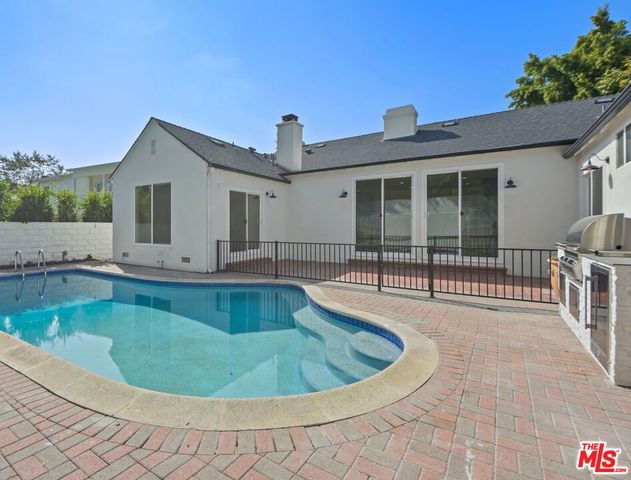 500 Warner Avenue, Los Angeles, CA 90024