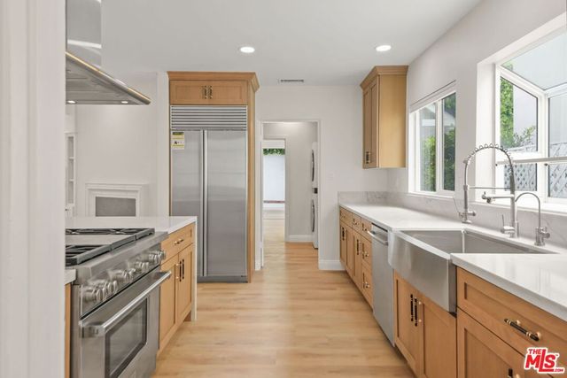 500 Warner Avenue, Los Angeles, CA 90024