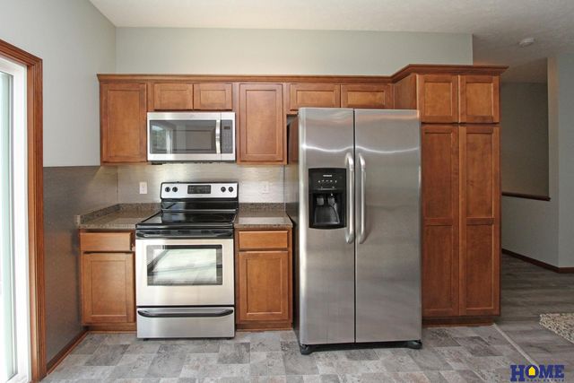 5624 Barrington Circle, Lincoln, NE 68516