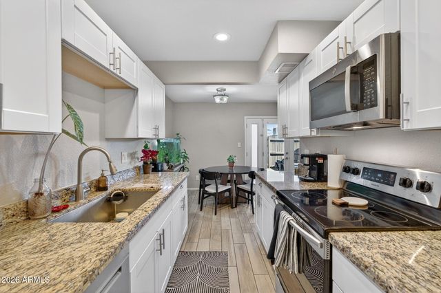 6017 W GOLDEN Lane, Glendale, AZ 85302