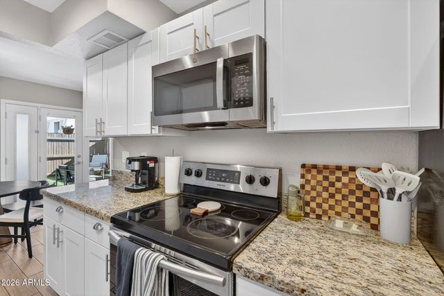 6017 W GOLDEN Lane, Glendale, AZ 85302