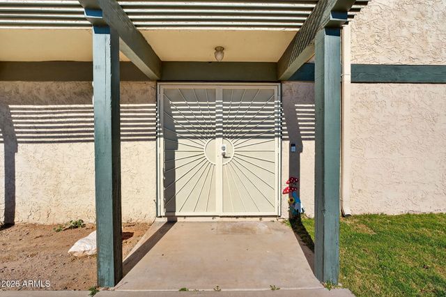 6017 W GOLDEN Lane, Glendale, AZ 85302