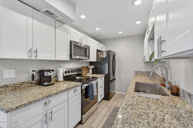 6017 W GOLDEN Lane, Glendale, AZ 85302