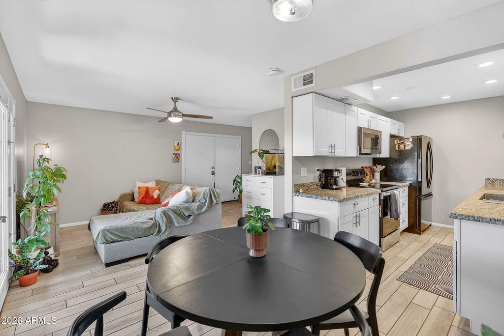 6017 W GOLDEN Lane, Glendale, AZ 85302