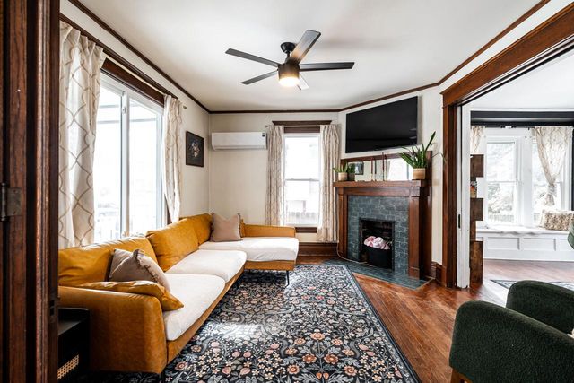 602 N Hartwell AVENUE, Waukesha, WI 53186