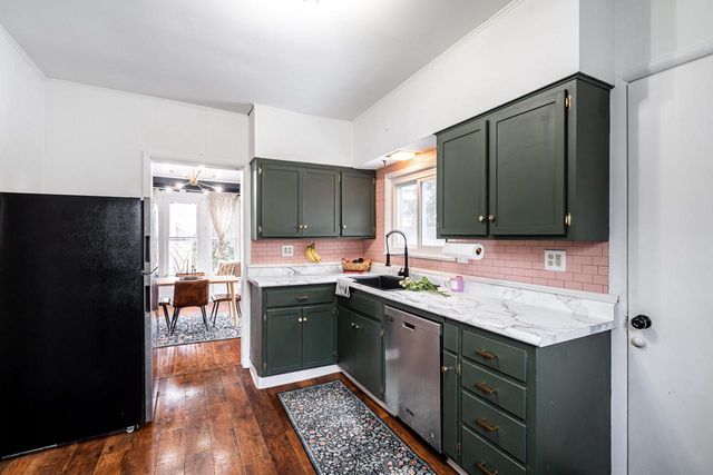 602 N Hartwell AVENUE, Waukesha, WI 53186