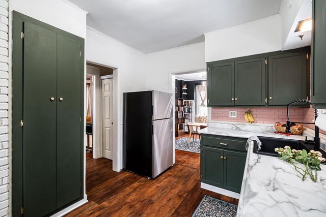 602 N Hartwell AVENUE, Waukesha, WI 53186