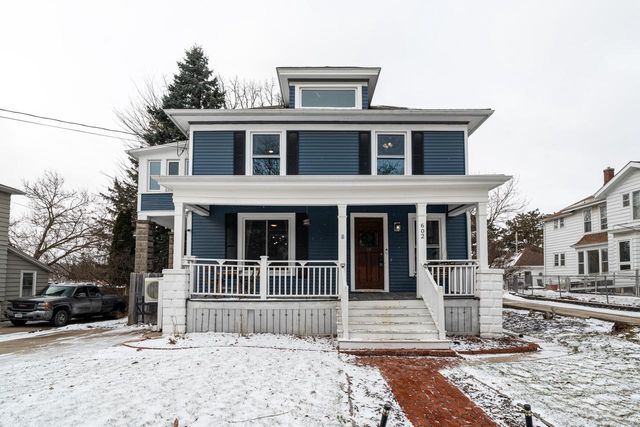 602 N Hartwell AVENUE, Waukesha, WI 53186