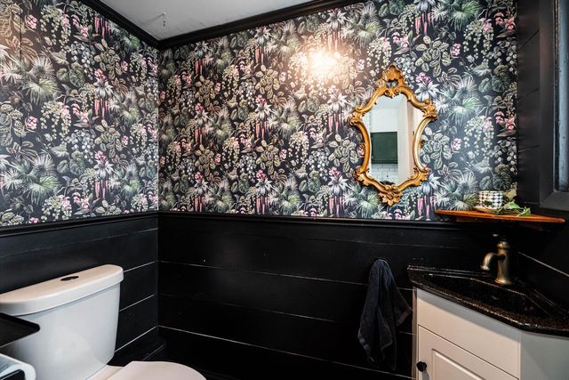 602 N Hartwell AVENUE, Waukesha, WI 53186