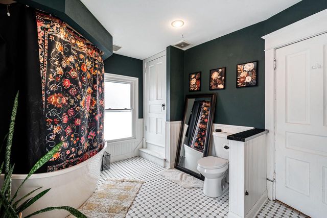 602 N Hartwell AVENUE, Waukesha, WI 53186