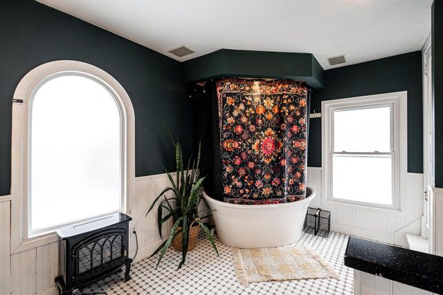 602 N Hartwell AVENUE, Waukesha, WI 53186