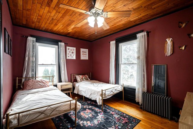 602 N Hartwell AVENUE, Waukesha, WI 53186