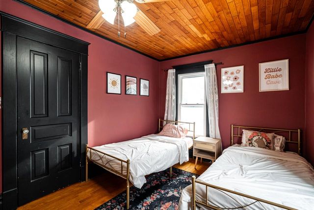 602 N Hartwell AVENUE, Waukesha, WI 53186