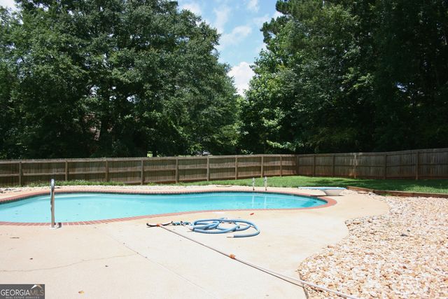 565 Scarborough Road, Ellenwood, GA 30294