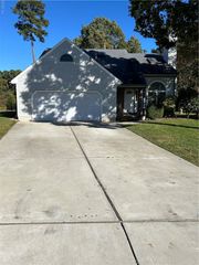 322 Peachtree LN, Yorktown, VA 23693