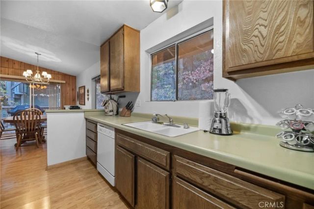 103 Rockledge Lane, Lake Arrowhead, CA 92352