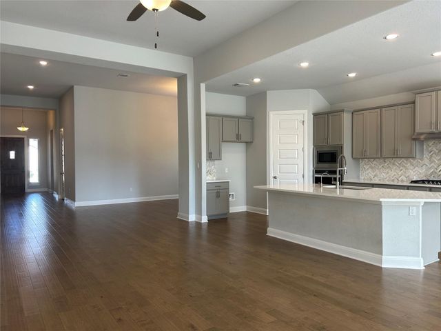 148 Kellogg LN, Bastrop, TX 78602