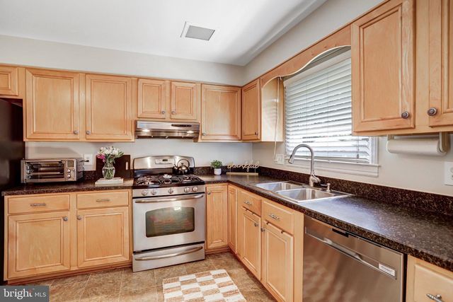 115 W CHURCH RD, Sterling, VA 20164