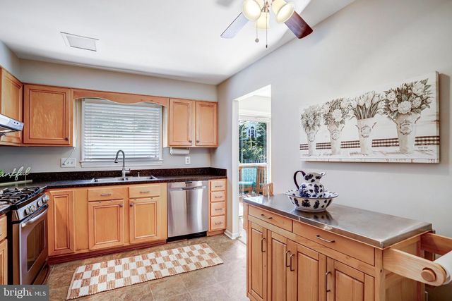 115 W CHURCH RD, Sterling, VA 20164
