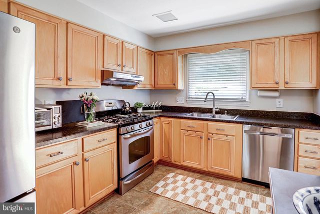 115 W CHURCH RD, Sterling, VA 20164