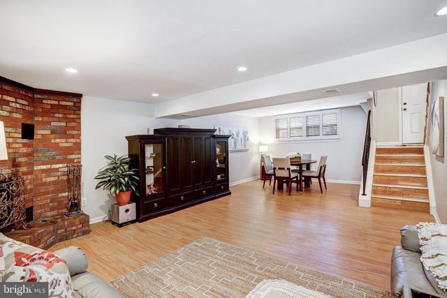 115 W CHURCH RD, Sterling, VA 20164