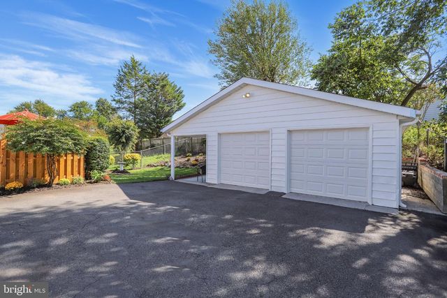 115 W CHURCH RD, Sterling, VA 20164