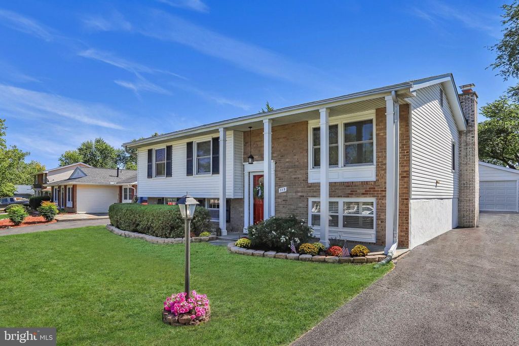 115 W CHURCH RD, Sterling, VA 20164