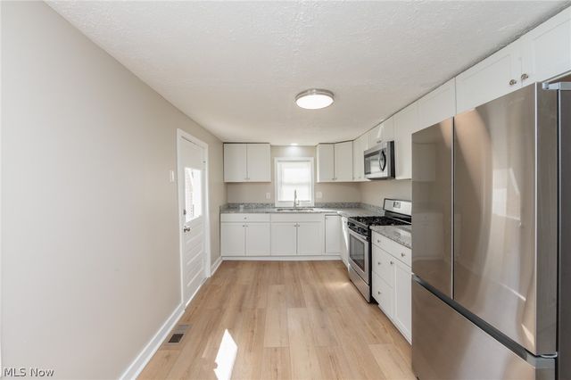 3239 Lakeway Street, Akron, OH 44319