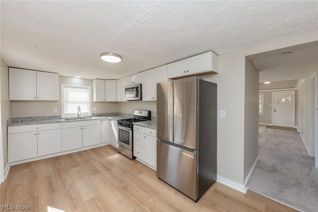 3239 Lakeway Street, Akron, OH 44319