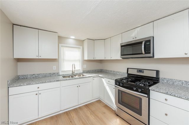 3239 Lakeway Street, Akron, OH 44319