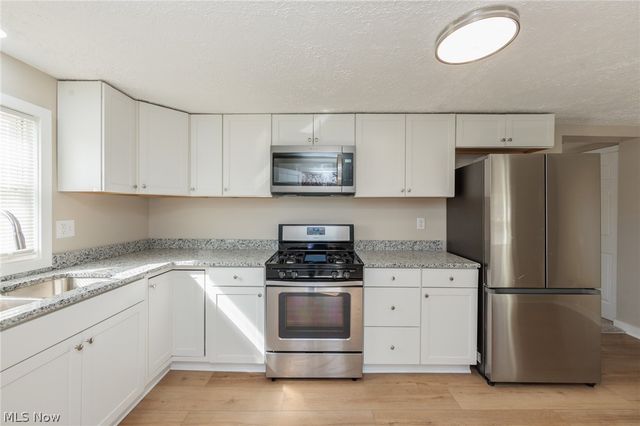 3239 Lakeway Street, Akron, OH 44319