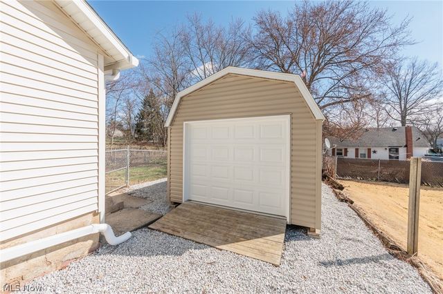 3239 Lakeway Street, Akron, OH 44319