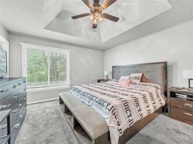 10078 N LOCUST Street, Kansas City, MO 64155