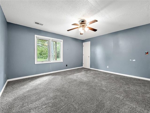 10078 N LOCUST Street, Kansas City, MO 64155