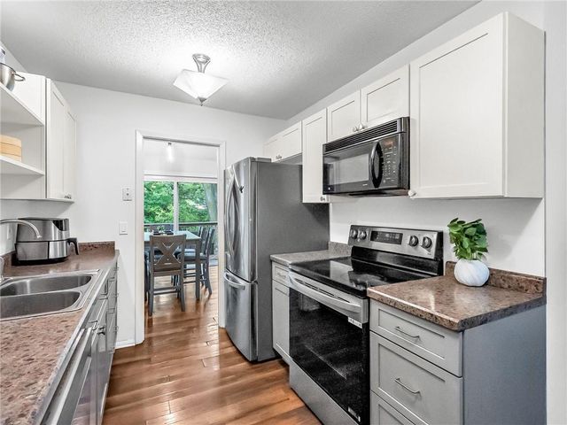 10078 N LOCUST Street, Kansas City, MO 64155