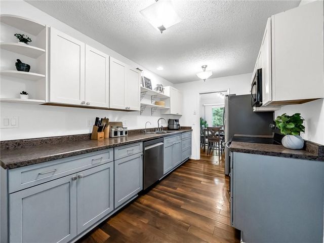 10078 N LOCUST Street, Kansas City, MO 64155