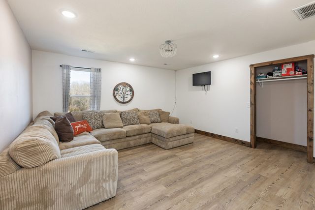 101 Old Hillcrest Road, Fair Grove, MO 65648