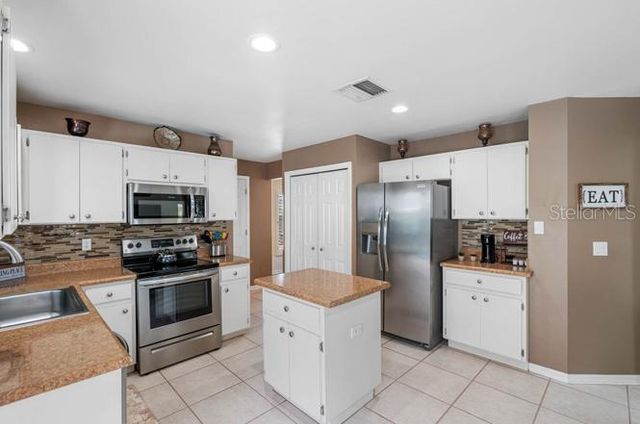 2301 MILLCREEK COURT, Valrico, FL 33596
