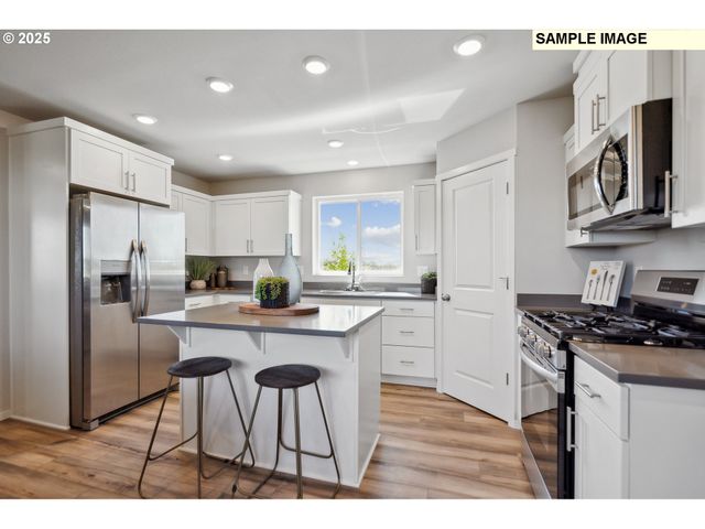 592 STUBB Rd, Woodburn, OR 97071