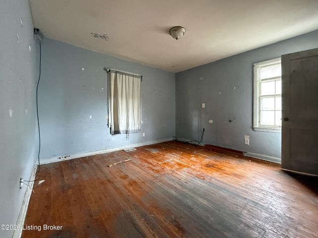 1566 Loney Ln, Louisville, KY 40216