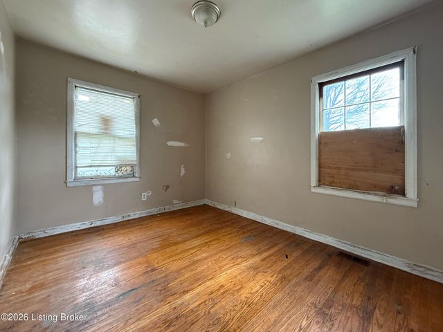 1566 Loney Ln, Louisville, KY 40216