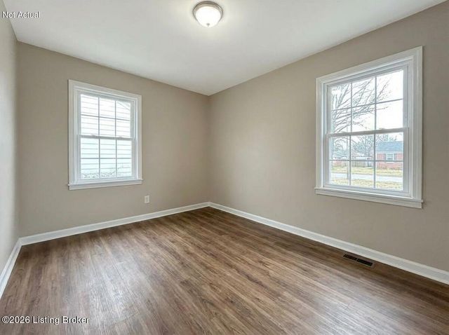 1566 Loney Ln, Louisville, KY 40216